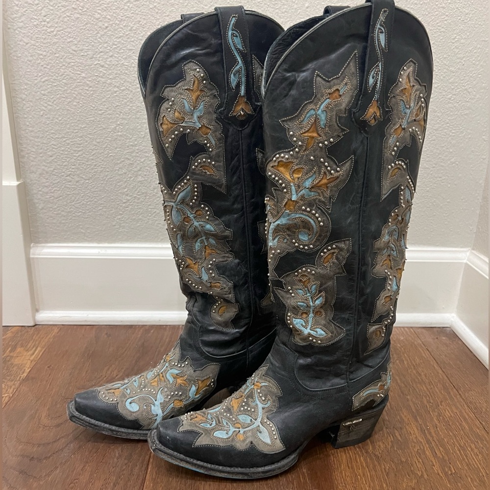 Embroidered Black Cowboy Boots